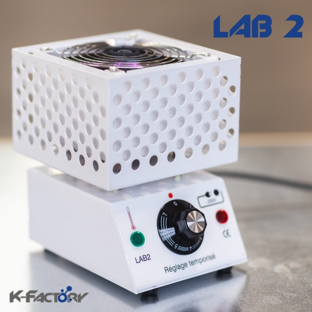 Appareil Lab 2 blanc avec le logo K-Factory 
